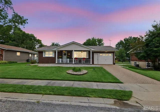 Photo 2 of Sale Pending at 729 Yale Ave, Edwardsville, IL 62025 | MLS# MIS26060447 | Listing updated on 2026-09-29