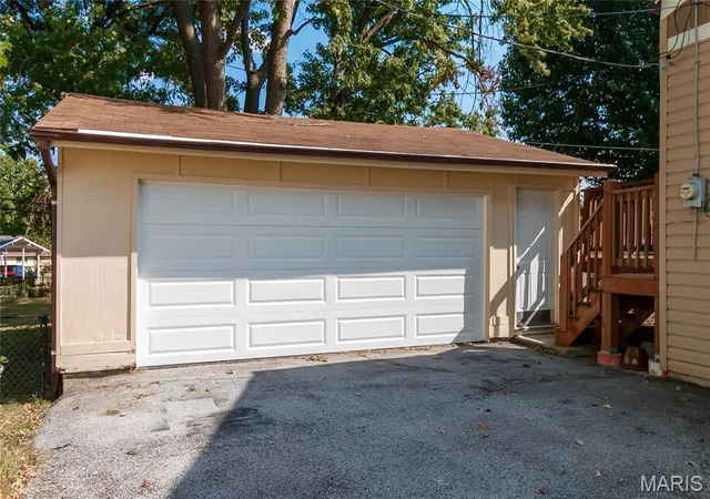 Photo 3 of Single family home for sale at 2580 Morningside Dr, Florissant, MO 63031 | MLS# MIS26060456 | Listing updated on 2026-09-24