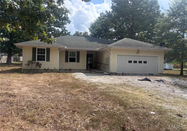 Photo 1 of Sale Pending at 668 Lone Pine Rd, Houston, MO 65483 | MLS# MIS26060458 | Listing updated on 2026-10-05