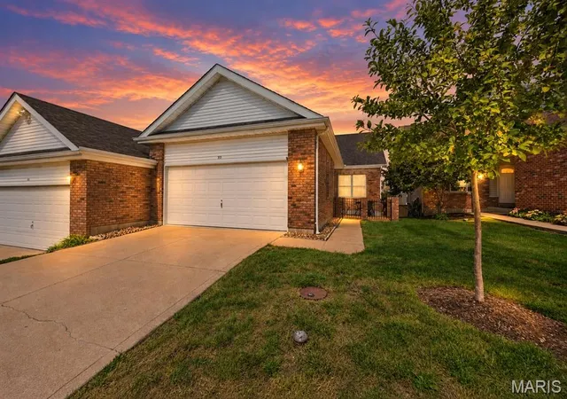 Photo 1 of Sale Pending at 313 Holloway Ridge Ct, Ballwin, MO 63011 | MLS# MIS26060464 | Listing updated on 2026-10-04