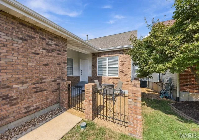 Photo 2 of Sale Pending at 313 Holloway Ridge Ct, Ballwin, MO 63011 | MLS# MIS26060464 | Listing updated on 2026-10-04