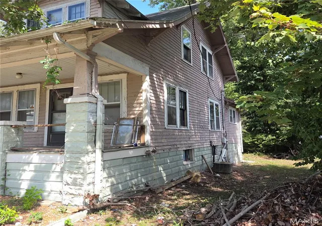 Photo 2 of Sale Pending at 620 North St, Mount Vernon, IL 62864 | MLS# MIS26060475 | Listing updated on 2026-10-03