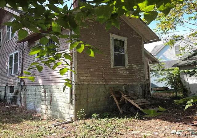 Photo 3 of Sale Pending at 620 North St, Mount Vernon, IL 62864 | MLS# MIS26060475 | Listing updated on 2026-10-03