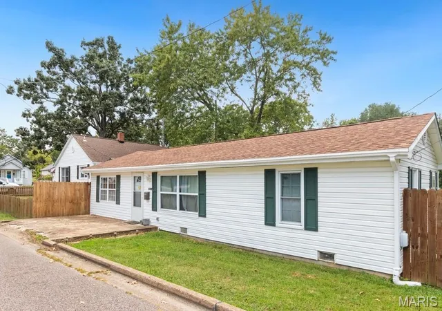Photo 2 of Sale Pending at 237 Watson Rd 225 Hobart St, Sullivan, MO 63080 | MLS# MIS26060477 | Listing updated on 2026-09-23
