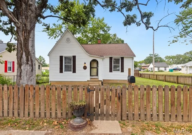 Photo 3 of Sale Pending at 237 Watson Rd 225 Hobart St, Sullivan, MO 63080 | MLS# MIS26060477 | Listing updated on 2026-09-23