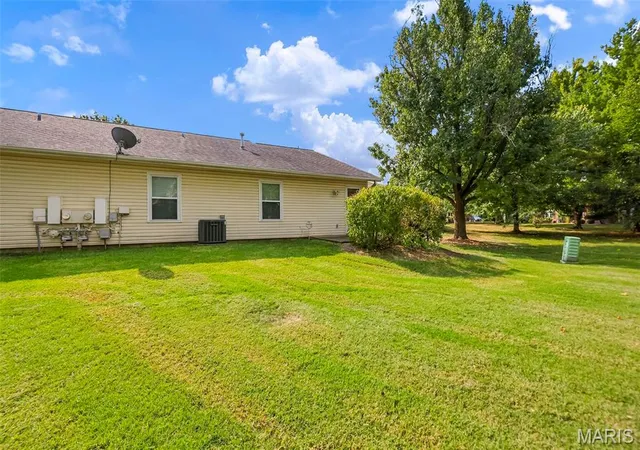 Photo 2 of Sale Pending at 419 Cambridge Pl #A, Saint Peters, MO 63376 | MLS# MIS26060478 | Listing updated on 2026-09-25