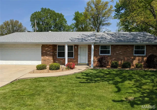 Photo 1 of Single family home for sale at 213 Lakeland Blvd, Swansea, IL 62226 | MLS# MIS26060485 | Listing updated on 2026-10-06
