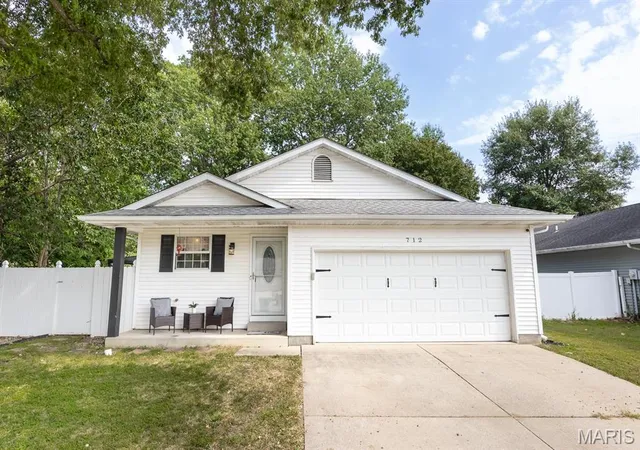 Photo 1 of Single family home for sale at 712 Country Oaks Ln, O Fallon, IL 62269 | MLS# MIS26060486 | Listing updated on 2026-09-21