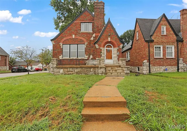 Photo 1 of Sale Pending at 1600 Veronica Ave, Saint Louis, MO 63147 | MLS# MIS26060488 | Listing updated on 2026-09-28