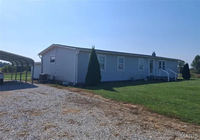 Photo 3 of Manufactured home for sale at 22086 Monroe Rd 231, Paris, MO 65275 | MLS# MIS26060490 | Listing updated on 2026-10-02