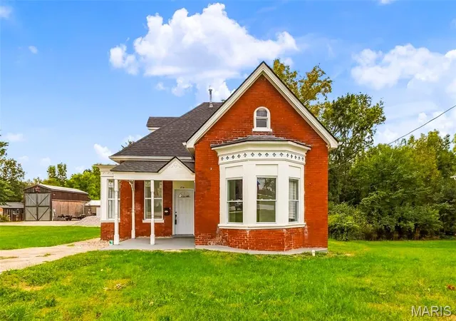 Photo 2 of Single family home for sale at 216 E Walton St, Warrenton, MO 63383 | MLS# MIS26060492 | Listing updated on 2026-10-05
