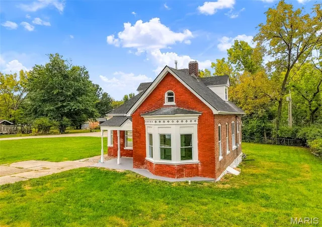 Photo 3 of Single family home for sale at 216 E Walton St, Warrenton, MO 63383 | MLS# MIS26060492 | Listing updated on 2026-10-05