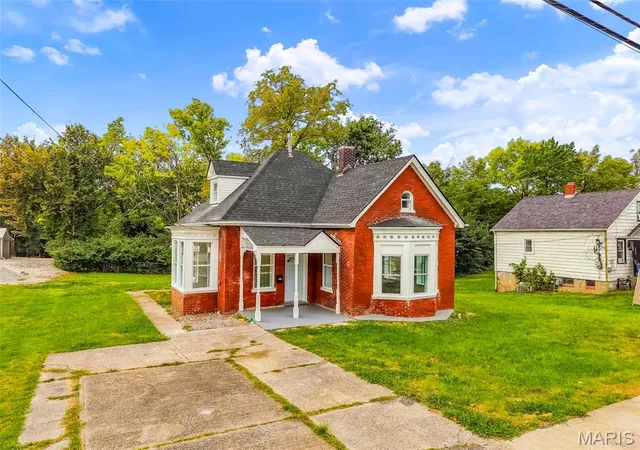 Photo 3 of Single family home for sale at 216 E Walton St, Warrenton, MO 63383 | MLS# MIS26060492 | Listing updated on 2026-10-05