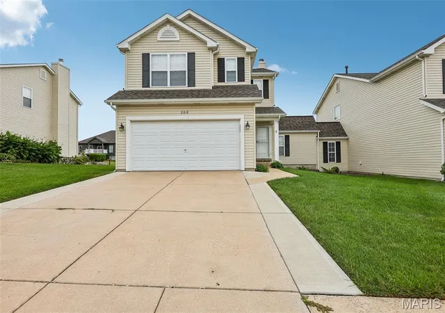 Photo 2 of Townhouse for sale at 206 Colonial Xing, Wentzville, MO 63385 | MLS# MIS26060493 | Listing updated on 2026-09-28