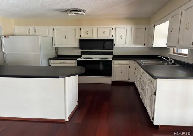 Photo 2 of Single family home for sale at 1953 Carolina Ln, Cape Girardeau, MO 63701 | MLS# MIS26060496 | Listing updated on 2026-09-21