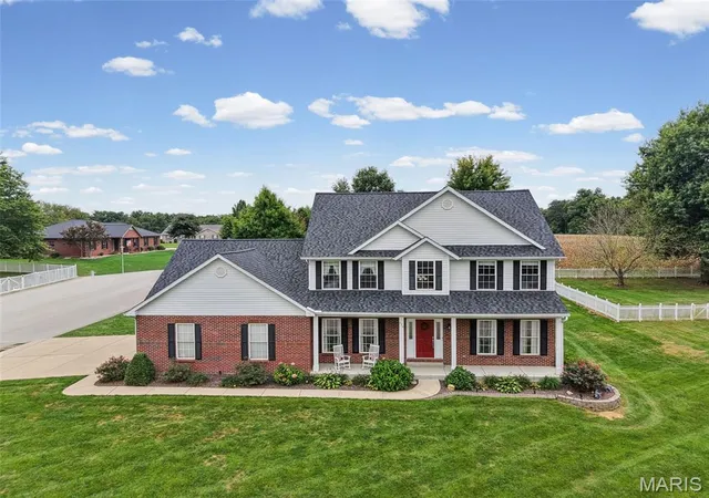 Single family home for sale at 624 Timberline Dr, Waterloo, IL 62298 | MLS# MIS26060497