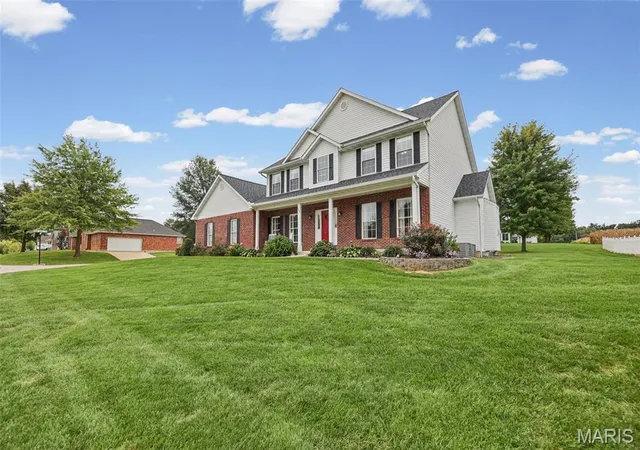 Photo 3 of Single family home for sale at 624 Timberline Dr, Waterloo, IL 62298 | MLS# MIS26060497 | Listing updated on 2026-10-05