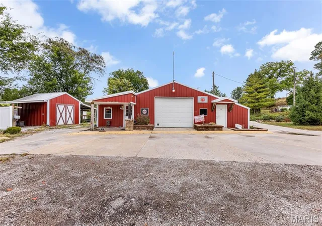 Photo 3 of Single family home for sale at 130 Justus Ln, Old Monroe, MO 63369 | MLS# MIS26060511 | Listing updated on 2026-10-05