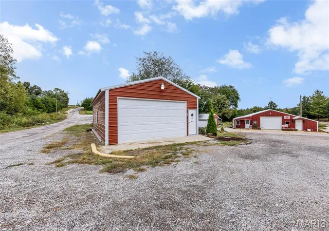Photo 3 of Single family home for sale at 130 Justus Ln, Old Monroe, MO 63369 | MLS# MIS26060511 | Listing updated on 2026-10-05