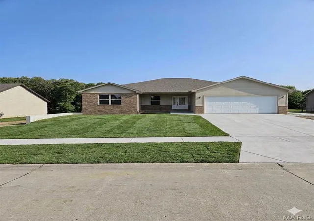 Photo 1 of Single family home for sale at 28500 Shallow Water Rd, Warrenton, MO 63383 | MLS# MIS26060512 | Listing updated on 2026-09-24