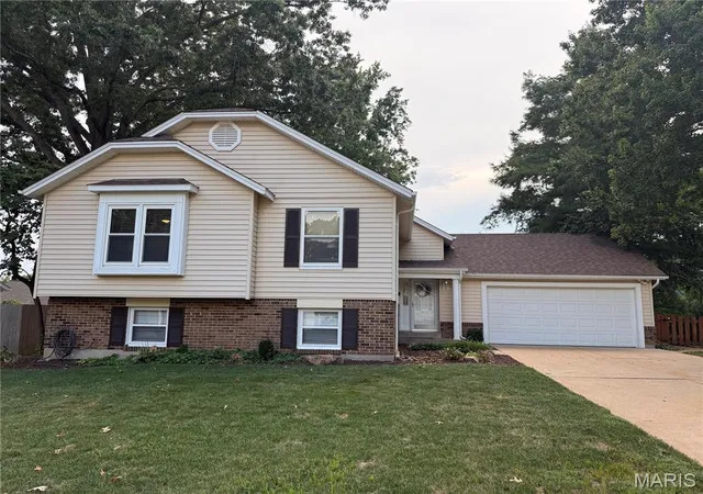 Photo 1 of Single family home for sale at 746 Galway Dr, Manchester, MO 63021 | MLS# MIS26060513 | Listing updated on 2026-10-02