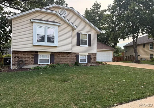 Photo 2 of Single family home for sale at 746 Galway Dr, Manchester, MO 63021 | MLS# MIS26060513 | Listing updated on 2026-09-19