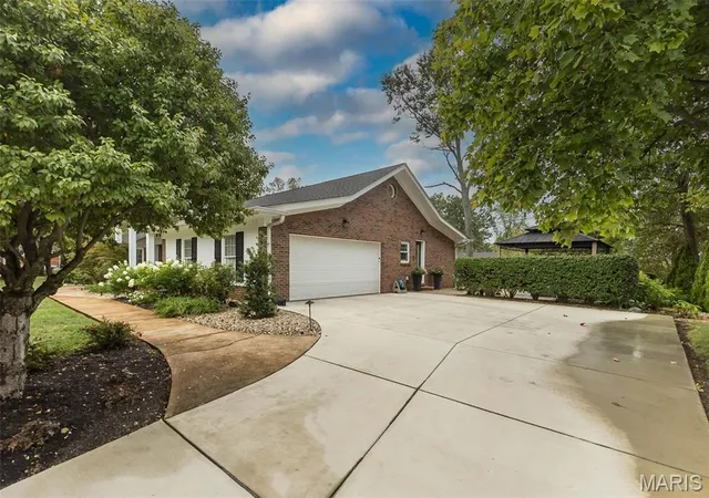 Photo 1 of Single family home for sale at 7466 Capilia Dr, Saint Louis, MO 63123 | MLS# MIS26060518 | Listing updated on 2026-10-08
