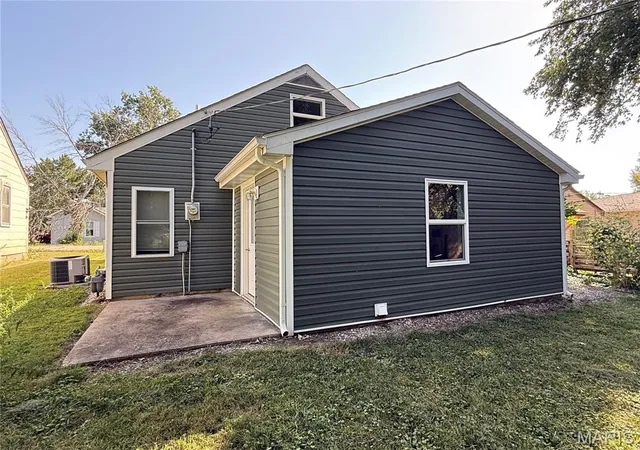 Photo 4 of Single family home for sale at 427 N State St, Montgomery City, MO 63361 | MLS# MIS26060523 | Listing updated on 2026-09-19