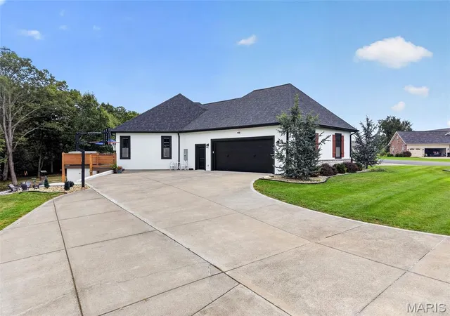 Photo 2 of Single family home for sale at 11 Little Lake Ct, Troy, MO 63379 | MLS# MIS26060526 | Listing updated on 2026-10-05