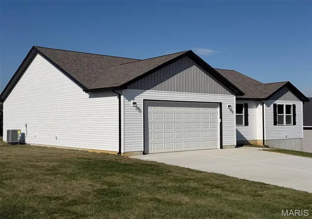 Photo 2 of Single family home for sale at 28501 Shallow Water Rd, Warrenton, MO 63383 | MLS# MIS26060528 | Listing updated on 2026-10-28