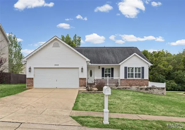 Photo 2 of Single family home for sale at 1660 Bermuda Dr, Festus, MO 63028 | MLS# MIS26060538 | Listing updated on 2026-10-05
