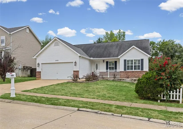 Photo 3 of Single family home for sale at 1660 Bermuda Dr, Festus, MO 63028 | MLS# MIS26060538 | Listing updated on 2026-10-05