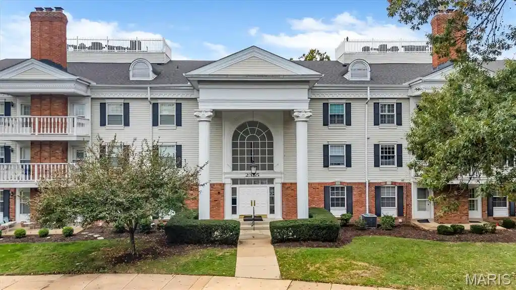 Listing Photo 1 - Condo for sale in 2335 Manor Grv Dr located at 2335 Manor Grv Dr, Chesterfield, MO 63017 - Unit #11