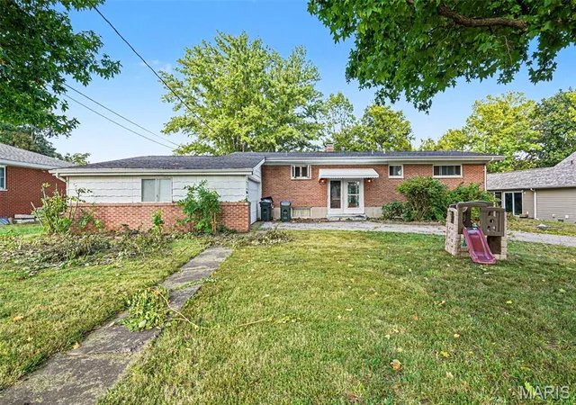Single family home for sale at 818 S Rapp Ave, Columbia, IL 62236 | MLS# MIS26060547