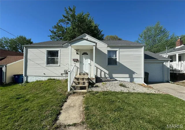 Photo 1 of Single family home for sale at 10421 Niblic Dr, Saint Louis, MO 63114 | MLS# MIS26060548 | Listing updated on 2026-10-03