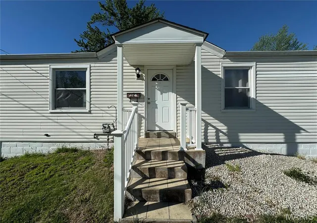 Photo 2 of Single family home for sale at 10421 Niblic Dr, Saint Louis, MO 63114 | MLS# MIS26060548 | Listing updated on 2026-10-03