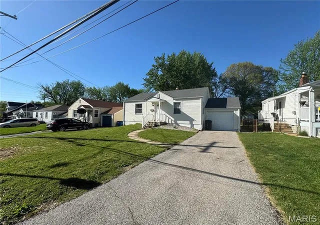Photo 3 of Single family home for sale at 10421 Niblic Dr, Saint Louis, MO 63114 | MLS# MIS26060548 | Listing updated on 2026-10-03