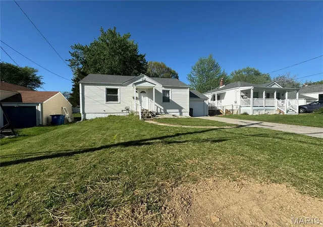 Photo 3 of Single family home for sale at 10421 Niblic Dr, Saint Louis, MO 63114 | MLS# MIS26060548 | Listing updated on 2026-10-03