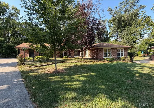 Single family home for sale at 4854 Valley Crst Dr, Saint Louis, MO 63128 | MLS# MIS26060549