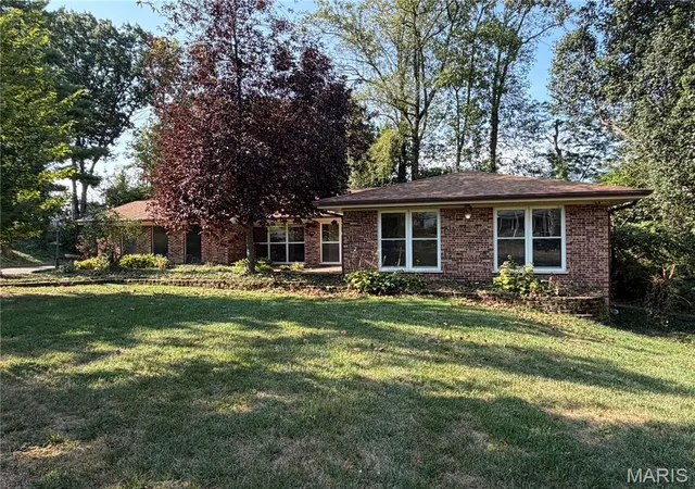 Photo 3 of Single family home for sale at 4854 Valley Crst Dr, Saint Louis, MO 63128 | MLS# MIS26060549 | Listing updated on 2026-10-07
