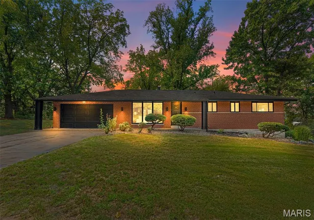 Photo 1 of Sale Pending at 4 Harneywold Dr, Saint Louis, MO 63136 | MLS# MIS26060553 | Listing updated on 2026-09-30