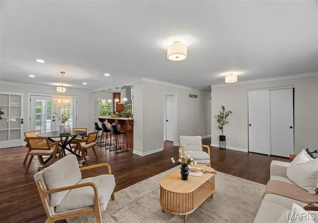 Photo 3 of Sale Pending at 4 Harneywold Dr, Saint Louis, MO 63136 | MLS# MIS26060553 | Listing updated on 2026-09-30