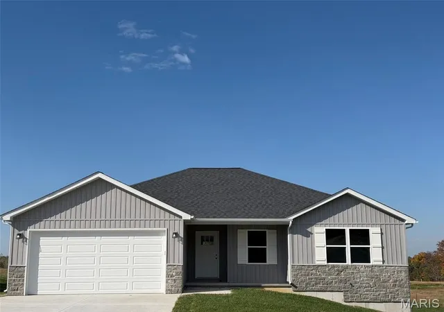 Photo 2 of Single family home for sale at 28503 Shallow Water Rd, Warrenton, MO 63383 | MLS# MIS26060554 | Listing updated on 2026-10-28