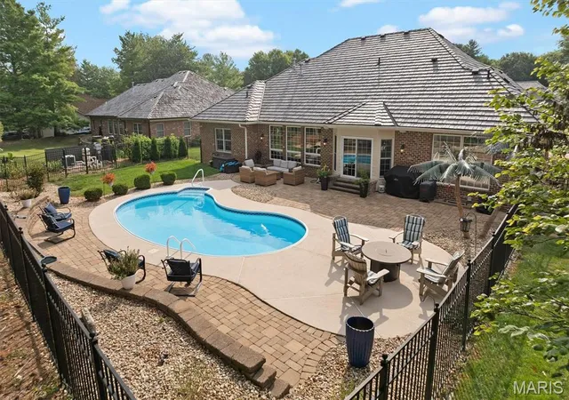 Photo 3 of Single family home for sale at 1205 S Oxfordshire Ln, Edwardsville, IL 62025 | MLS# MIS26060563 | Listing updated on 2026-10-09
