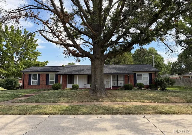 Photo 1 of Sale Pending at 3030 Wellington Dr, Florissant, MO 63033 | MLS# MIS26060569 | Listing updated on 2026-09-27