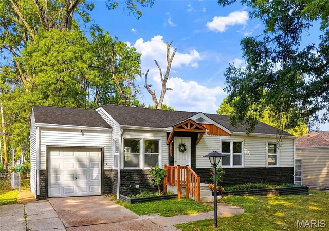 Photo 1 of Single family home for sale at 10501 Hoyt Dr, Saint Louis, MO 63137 | MLS# MIS26060574 | Listing updated on 2026-09-21