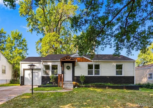 Photo 4 of Single family home for sale at 10501 Hoyt Dr, Saint Louis, MO 63137 | MLS# MIS26060574 | Listing updated on 2026-09-21