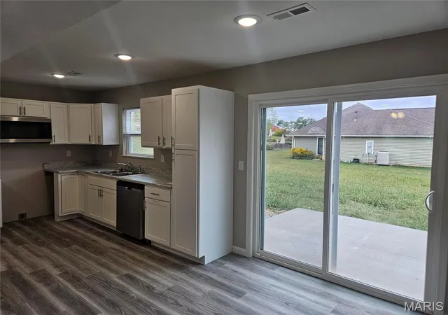 Photo 4 of Single family home for sale at 406 Daniel Ct, New Haven, MO 63068 | MLS# MIS26060580 | Listing updated on 2026-10-07