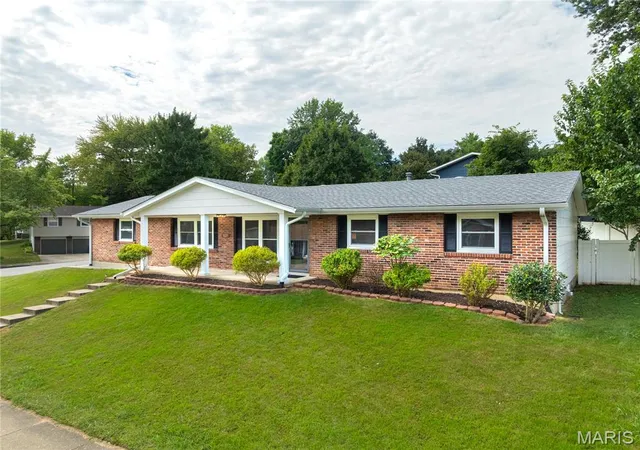 Photo 1 of Single family home for sale at 3025 Sherwood Ln, Saint Charles, MO 63301 | MLS# MIS26060582 | Listing updated on 2026-09-25