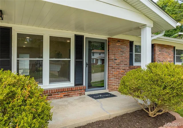 Photo 2 of Single family home for sale at 3025 Sherwood Ln, Saint Charles, MO 63301 | MLS# MIS26060582 | Listing updated on 2026-09-25